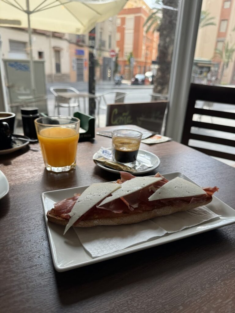 Imagen de Cafetería & Bar de Tapas, Bocaices