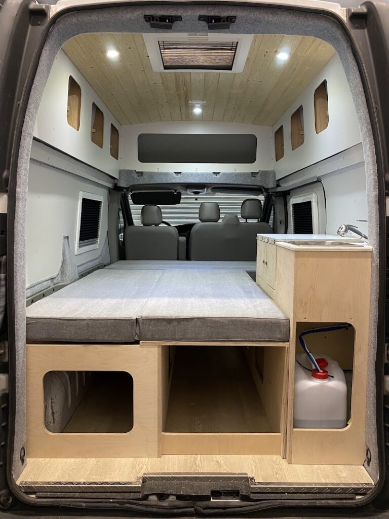 Imagen de Carre Camper Vans Instalaciones Calefacción, Energía Solar, Baterías, 12v, Gas Certificado, Homologamos Nuestros Servicios