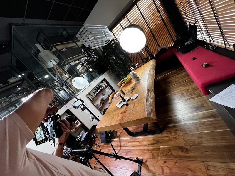 Imagen de Lemon Audiovisual. Productora Especializada en Vídeos Comerciales y Spots Publicitarios.