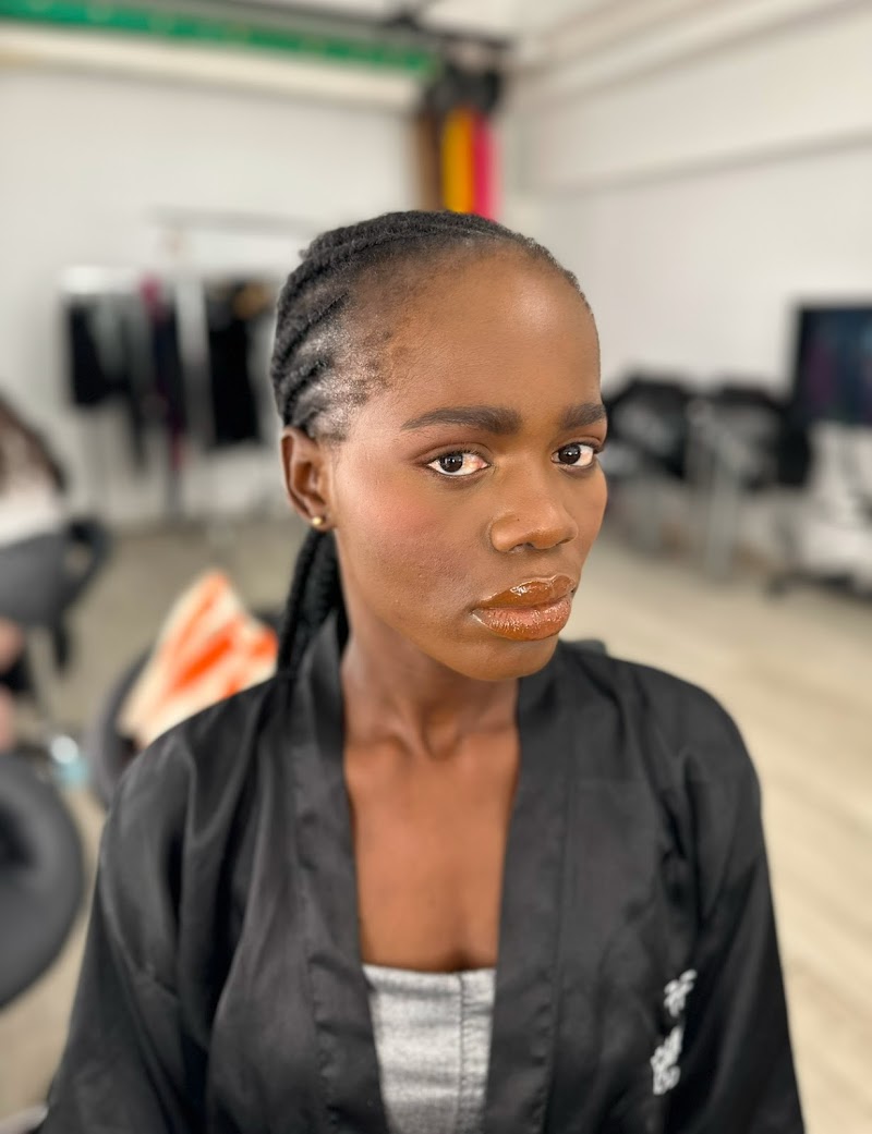 Imagen de Vic Beauty ~ Maquillaje y Peinados