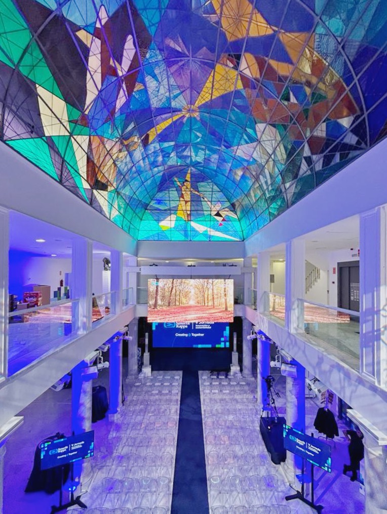 Imagen de Traducción Simultánea, Presencial y Online | Va Traducción