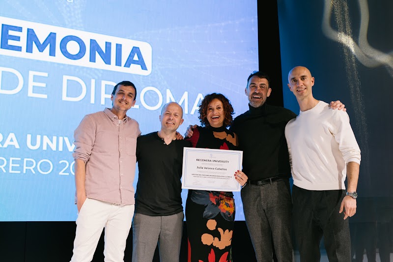 Imagen de Julia Velasco Dietista y Psiconeuroendoinmunóloga Clínica.