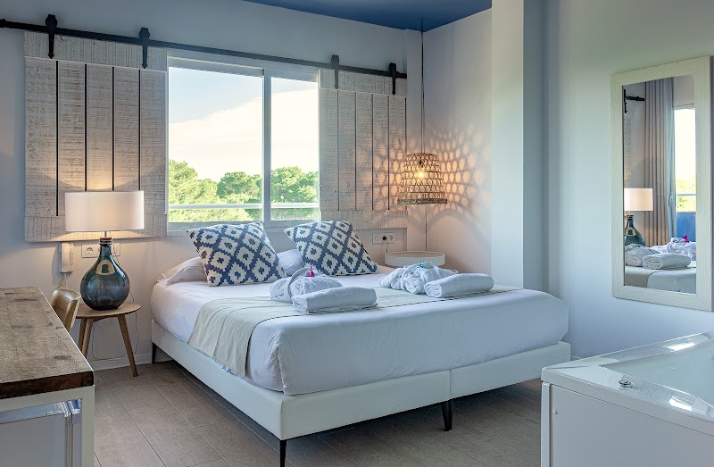 Imagen de You & Co. Saler Beach Boutique