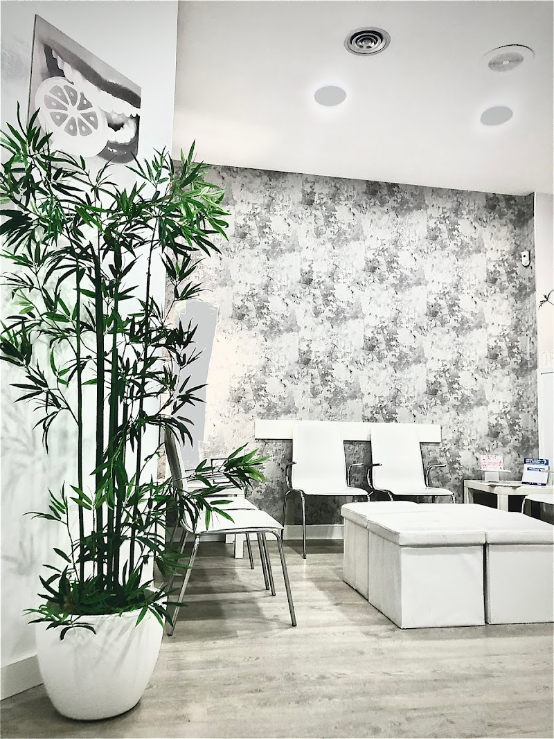Imagen de negocio en Clínica dental en L'eixample