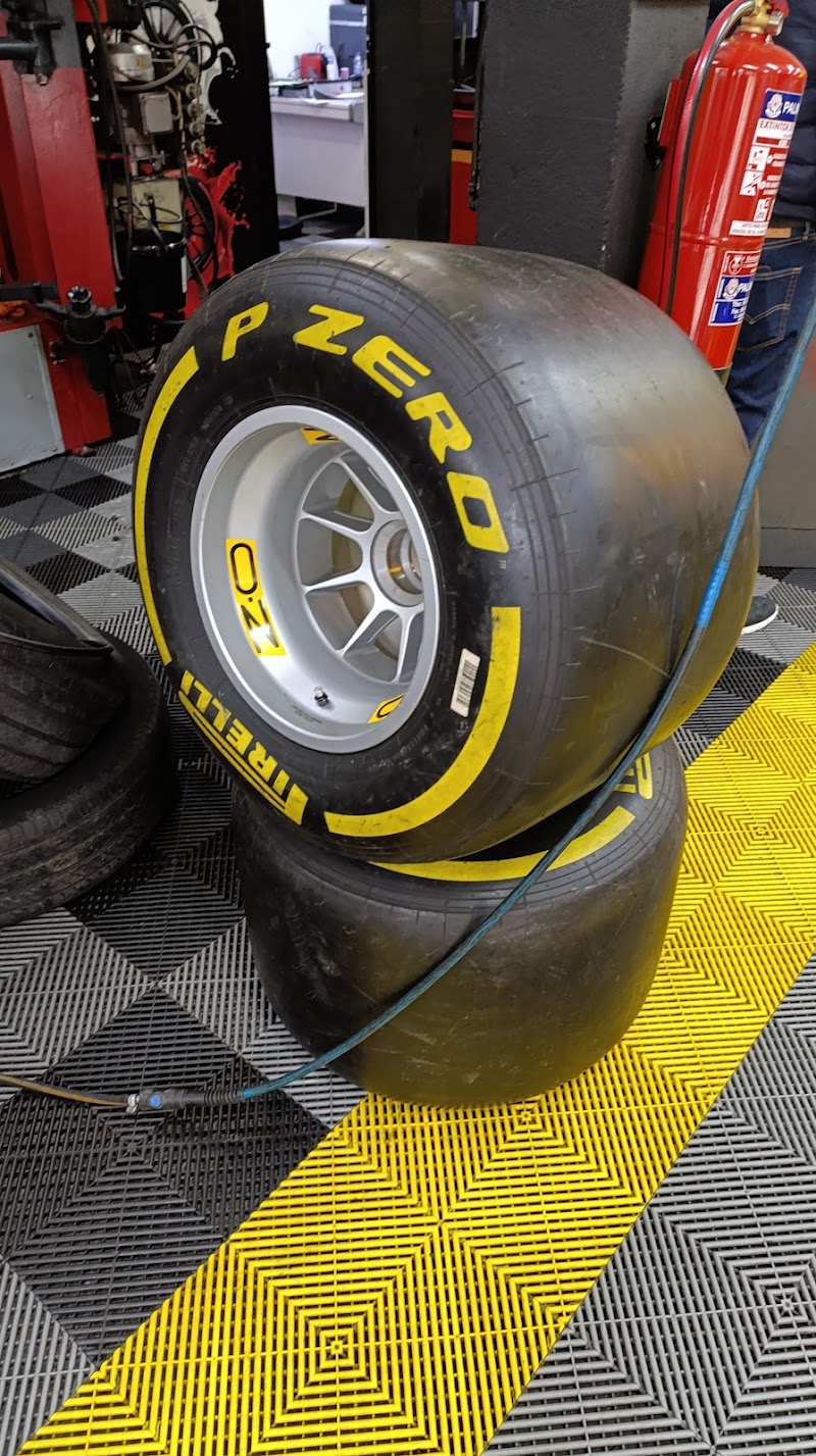 Imagen de Chousa Aranda Agustin | Taller de Neumaticos y Ruedas en Madrid