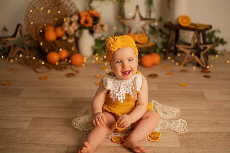 Imagen de Black Mirror Studio – Fotografía de Familia, Embarazo, Recién Nacido, Smash Cake, Comuniones