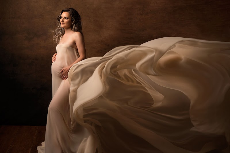 Imagen de Black Mirror Studio – Fotografía de Familia, Embarazo, Recién Nacido, Smash Cake, Comuniones