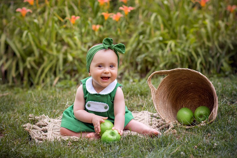 Imagen de Black Mirror Studio – Fotografía de Familia, Embarazo, Recién Nacido, Smash Cake, Comuniones