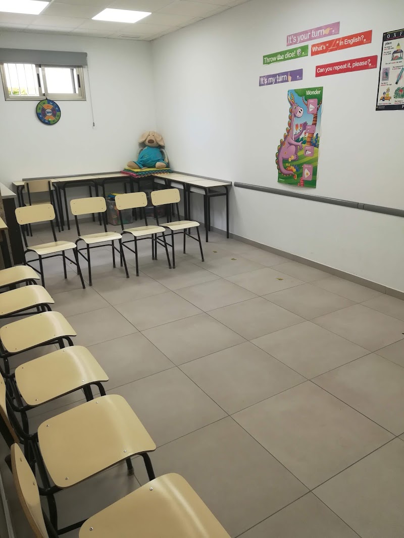 Imagen de Moving On School Of English