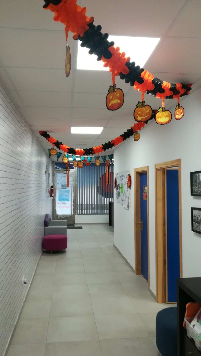 Imagen de Moving On School Of English