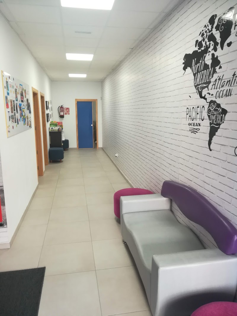 Imagen de Moving On School Of English