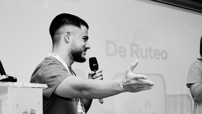 Marco Palacios, fundador de MP Digital, durante una conferencia de Marketing Digital en Canarias