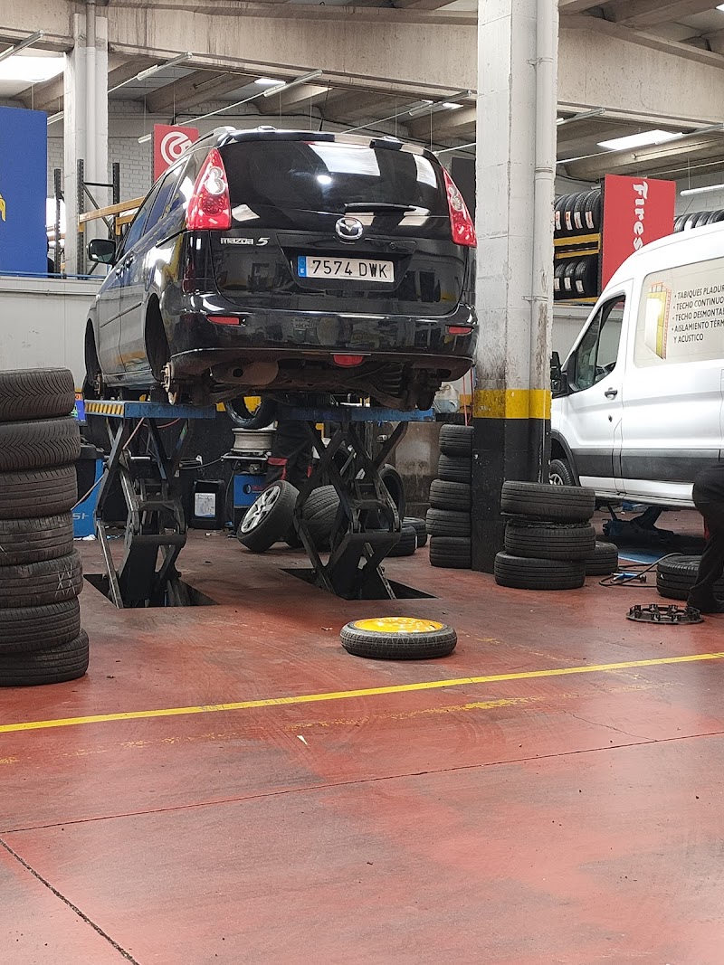 Imagen de Max Limpio – Autolavado L Boxes de Lavado L Lavadero de Coches en Alcobendas