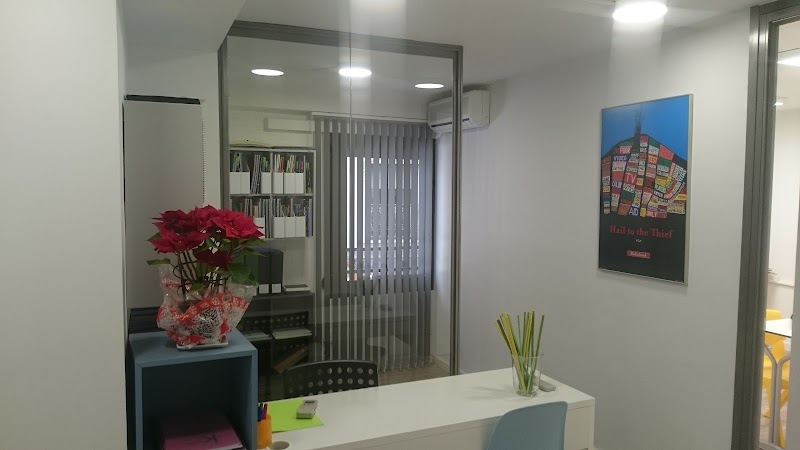 Imagen de Karl Cain Academia de Idiomas