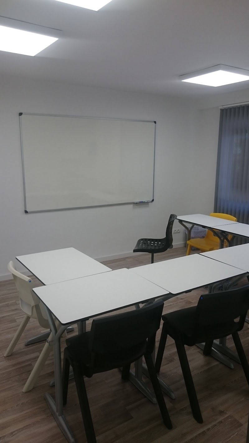 Imagen de Karl Cain Academia de Idiomas