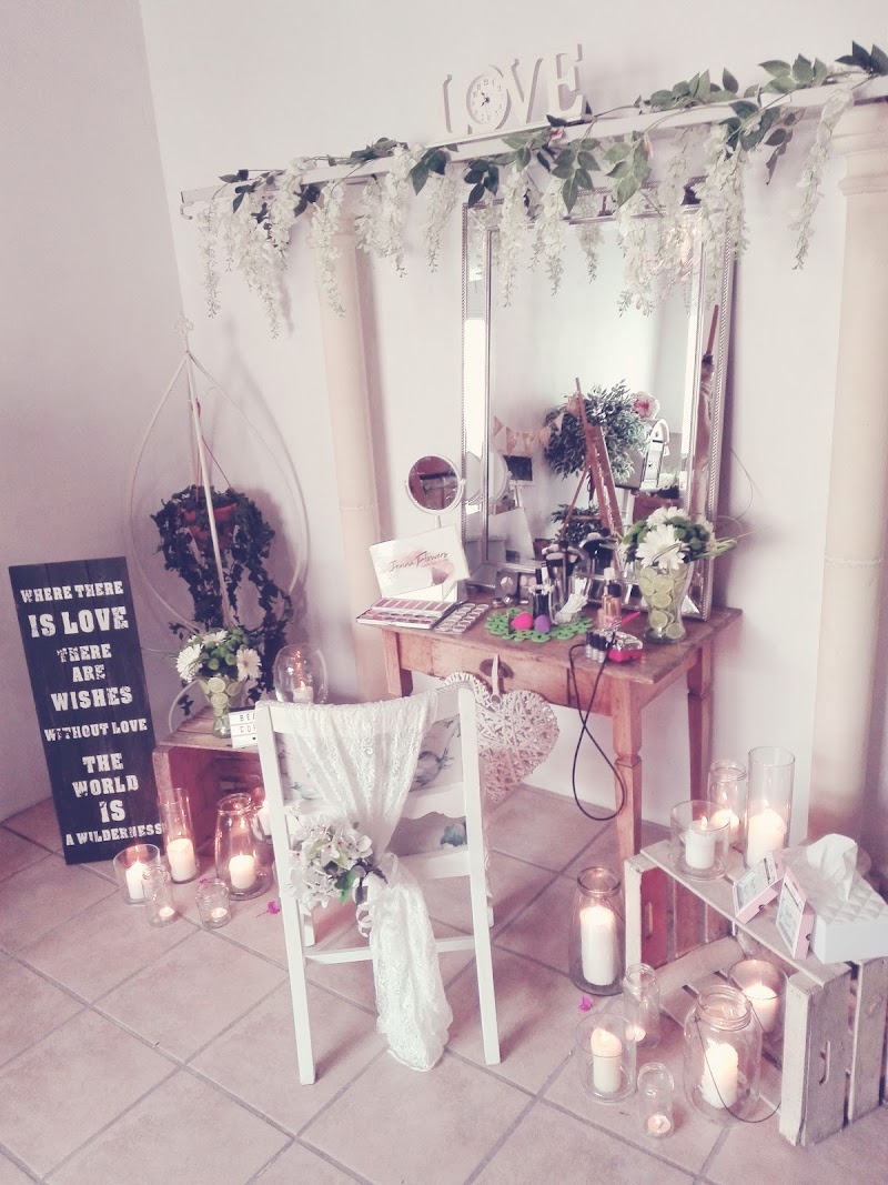 Imagen de Jenna Flowers Makeup a Domicilio.