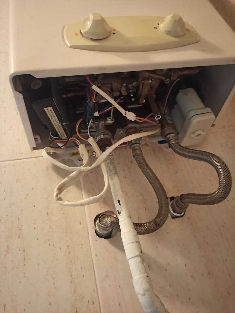 Imagen de Fontanero Granada Chema👩‍🔧| Calentadores, Termos y Calderas