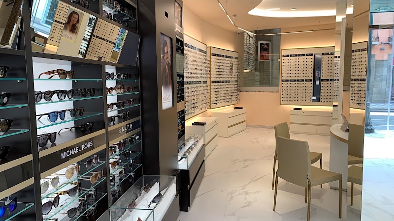 Imagen de Alain Afflelou óptico y Audiólogo Granada Reyes Católicos