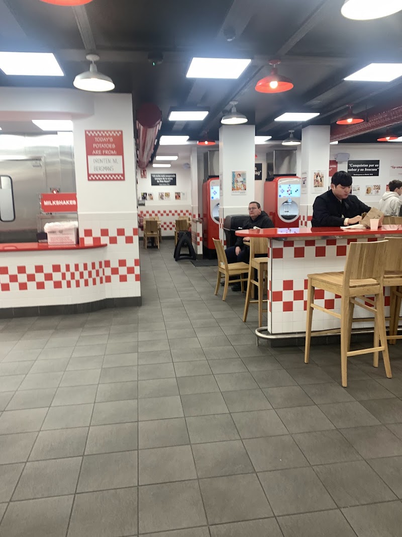 Imagen de Alain Afflelou óptico y Audiólogo Granada Reyes Católicos