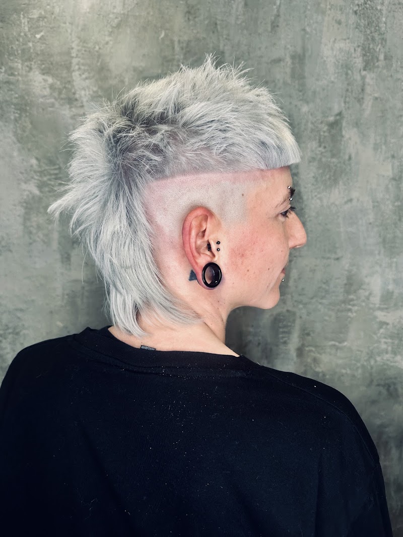 Imagen de Peluquería Urbana ácida Especialista en Color y Corte