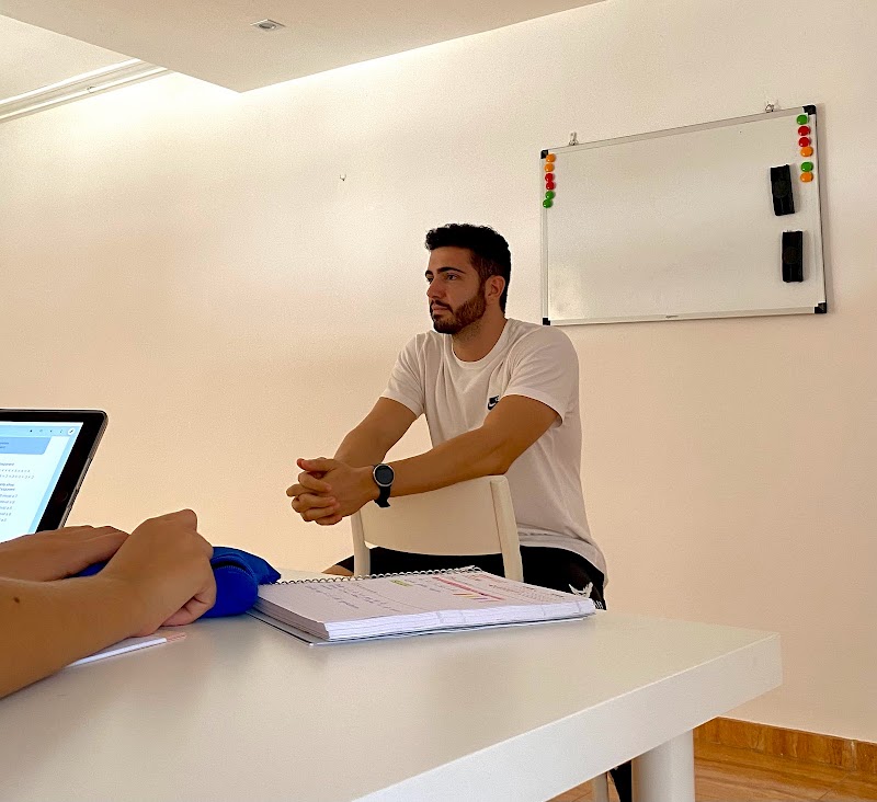 Imagen de Acadèmia Hàbits – Classes Particulars de Carlos Ferrando