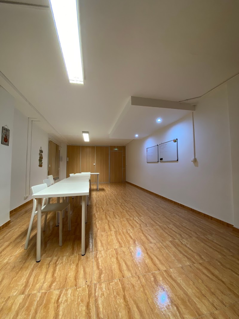 Imagen de Acadèmia Hàbits – Classes Particulars de Carlos Ferrando