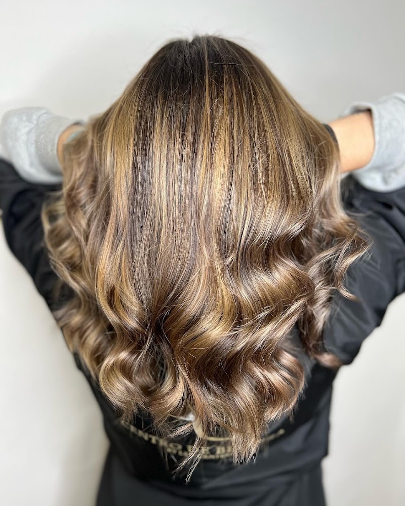 Imagen de Centro de Belleza By Leo Cantero