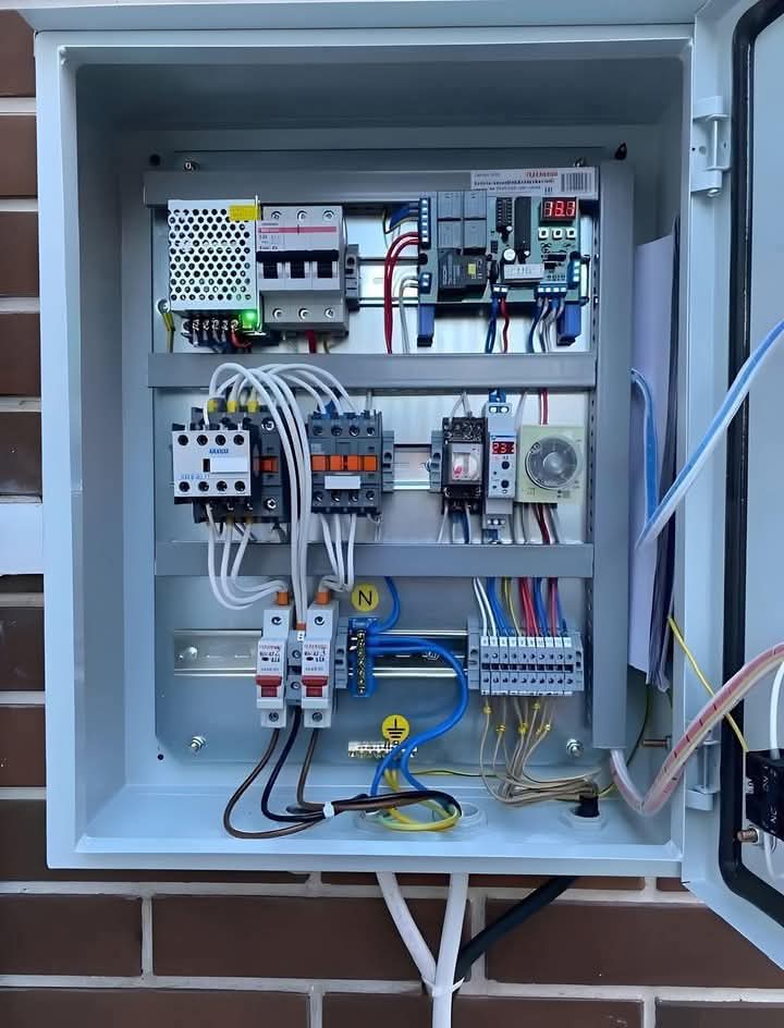 Imagen de Electricistas de Urgencias 24 Horas Sevilla Aljarafe