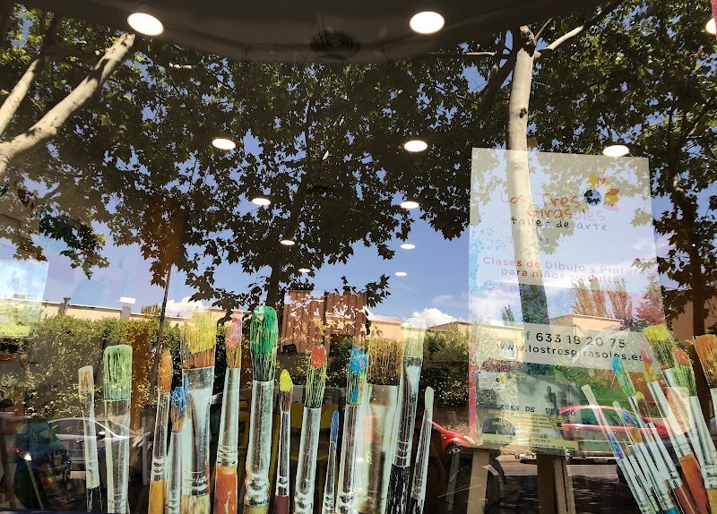 Imagen de Los Tres Girasoles. Taller de Arte