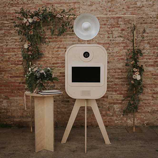 Imagen de Bee Party Granada – Fotomatón, Hora Loca y Mucho Mas