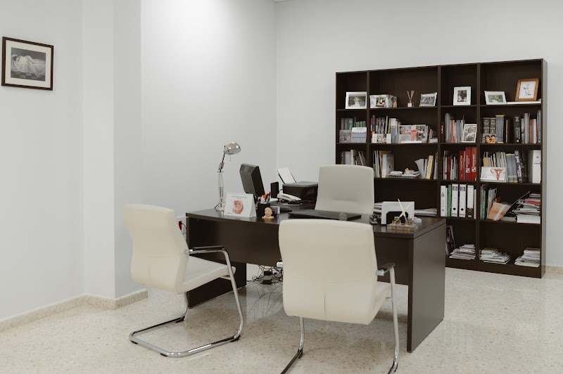 Imagen de Ginecología y Pediatría Carmona: Dra. Valle Aguilar Martín y Dr. Carlos Jiménez Rámila – Dr. José Márquez Caballero