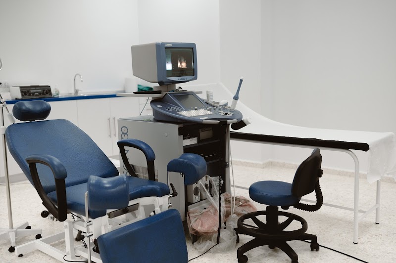 Imagen de Ginecología y Pediatría Carmona: Dra. Valle Aguilar Martín y Dr. Carlos Jiménez Rámila – Dr. José Márquez Caballero