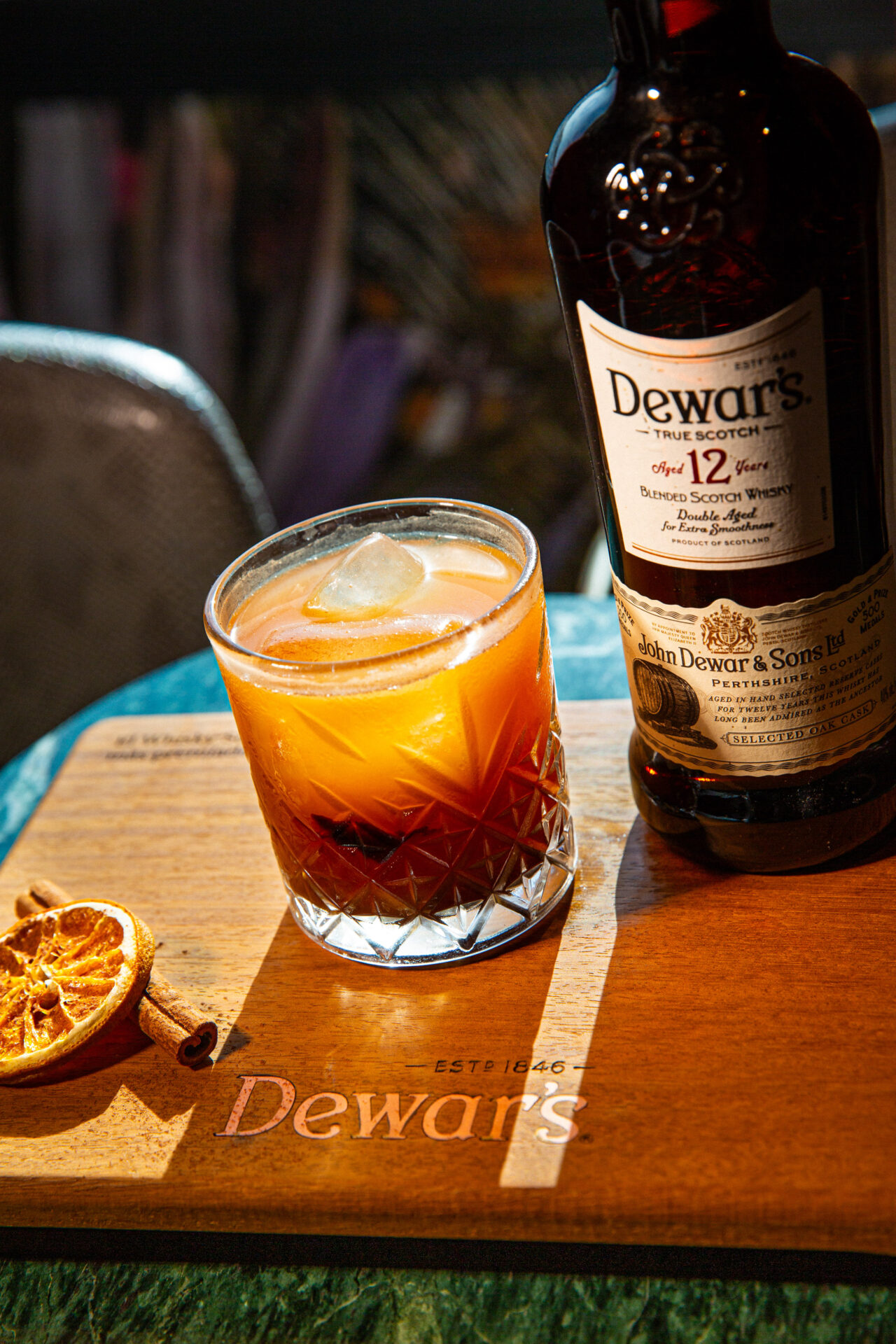 Fotografía producto Dewar's 12 años cóctel whisky — Arteria Studio Sevilla