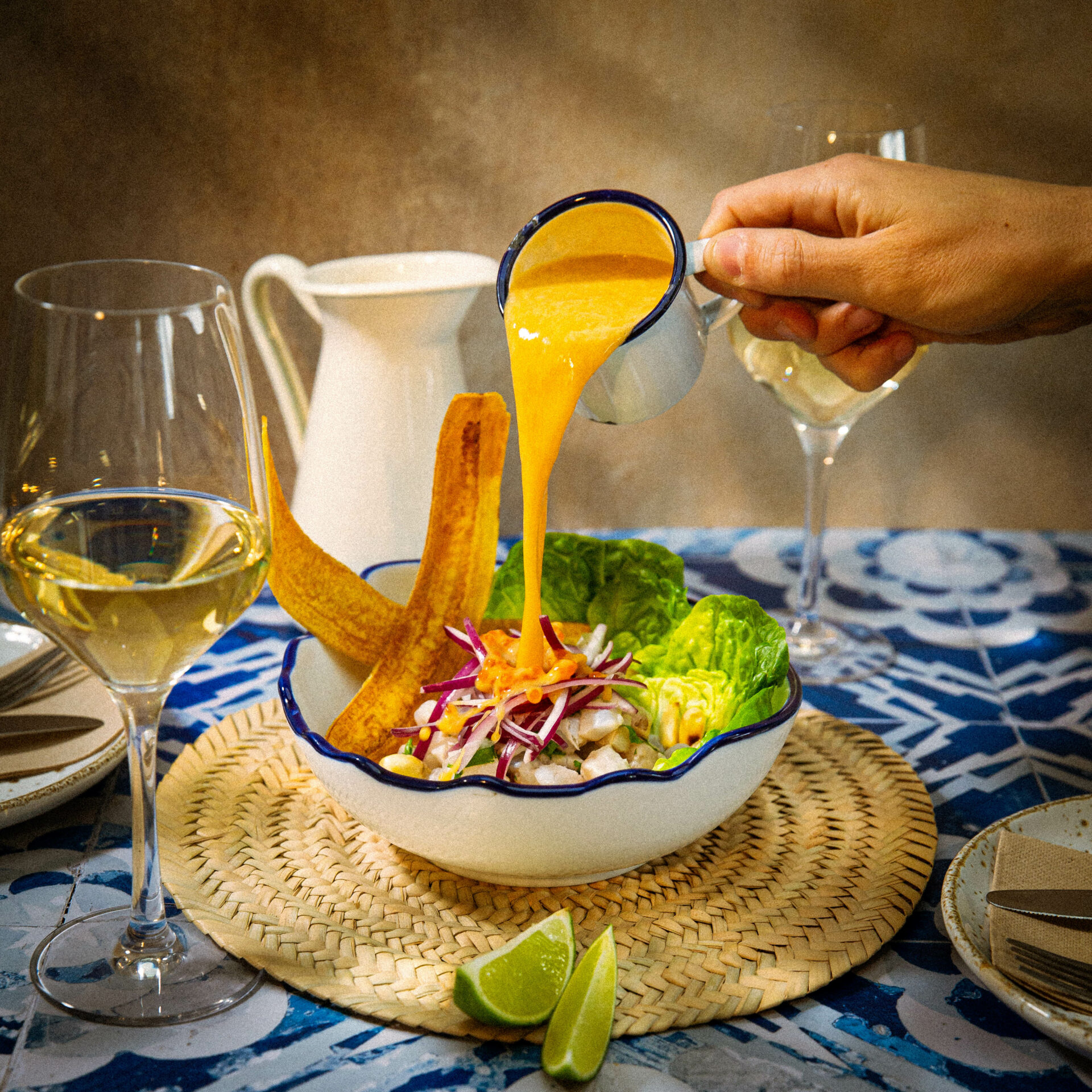 Fotografía gastronómica Señora Pan ceviche salsa amarilla — Arteria Studio Sevilla