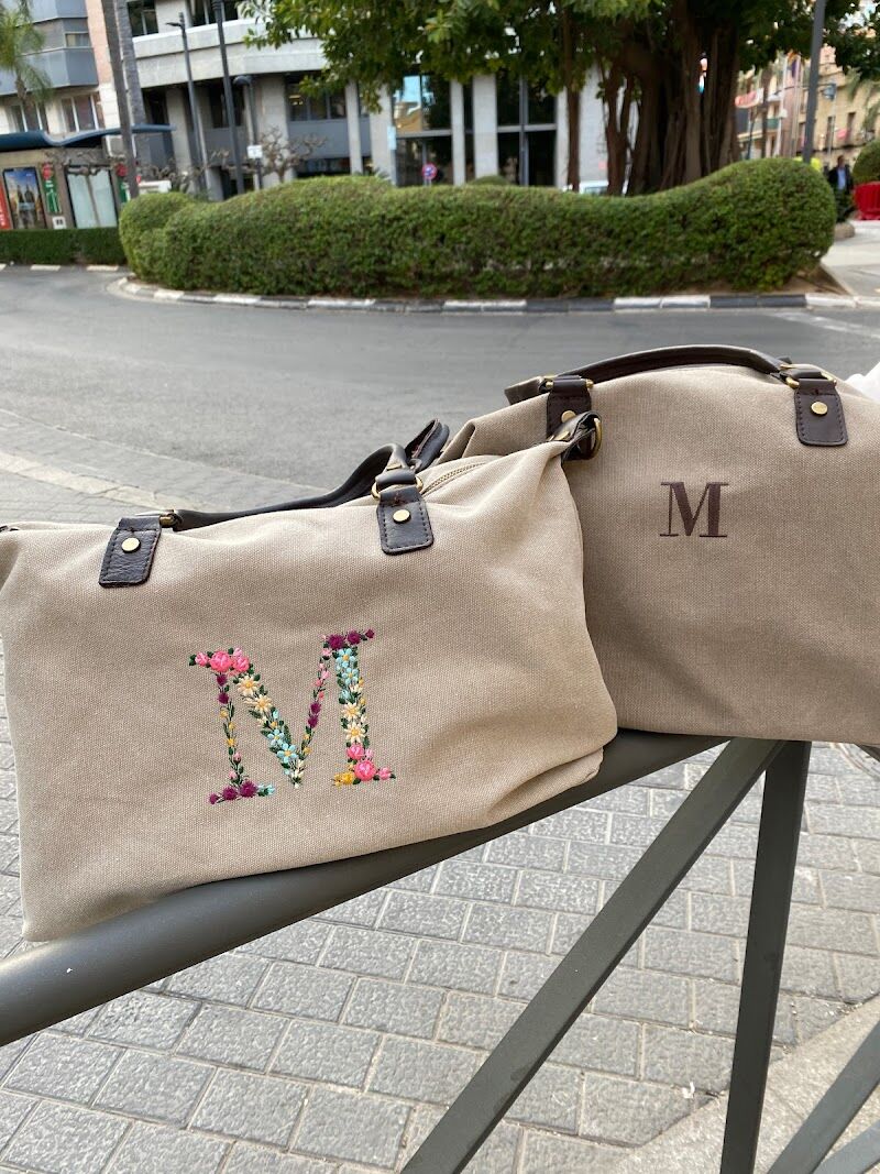 Imagen de El Cajón de María – Bolsos Personalizados, Ropa y Bisutería