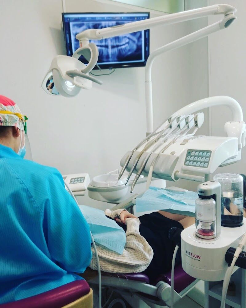 Imagen de Clínica Dental Montequinto | Dentista – Ortodoncia – Implantes – Periodoncia – Estética Dental