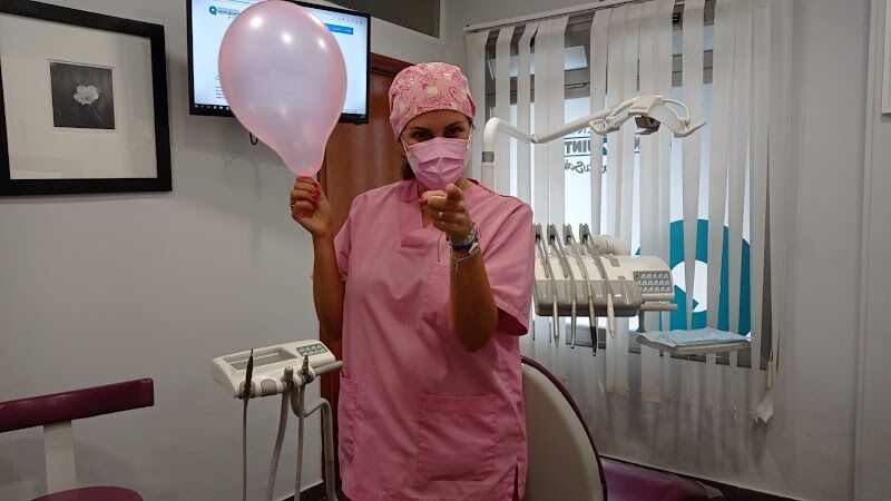 Imagen de Clínica Dental Montequinto | Dentista – Ortodoncia – Implantes – Periodoncia – Estética Dental