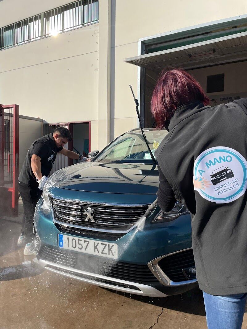 Imagen de A Mano | Lavado de Vehículos
