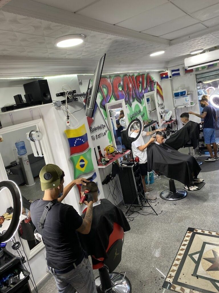 Imagen de Peluquería D Canela Dominican Barbershop