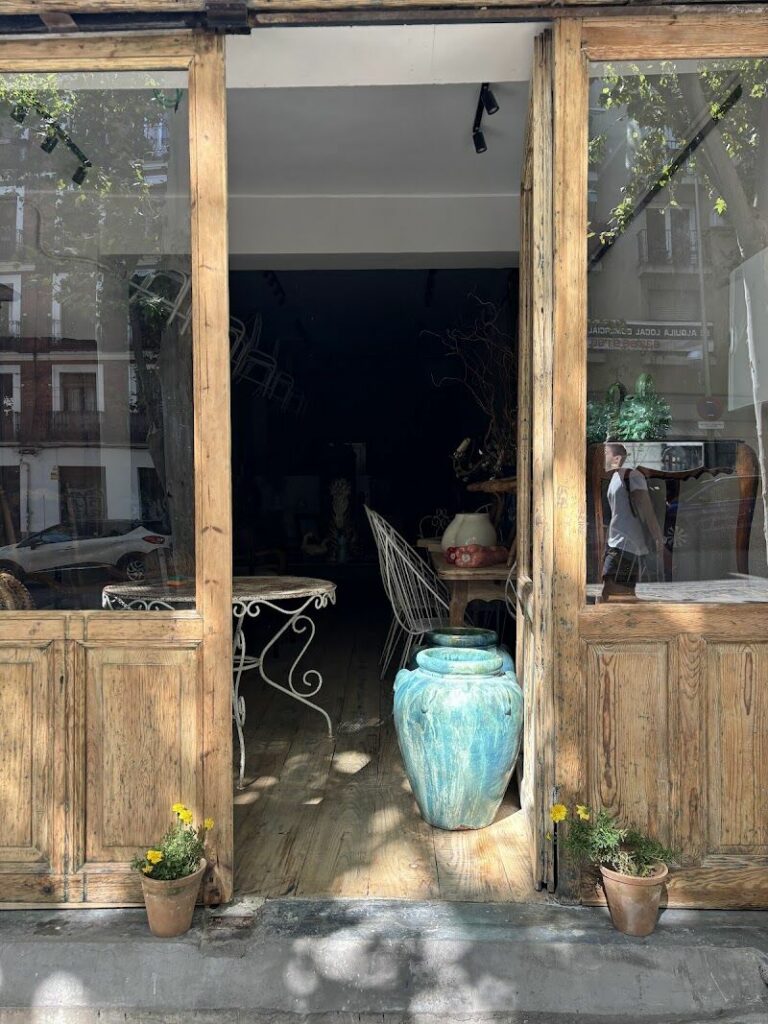 Imagen de Espacio Madre: Antigüedades Francesas y Muebles Vintage Madrid