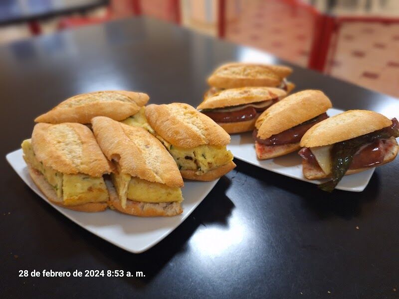 Imagen de Cafetería Colegio Mayor Ramón Acin