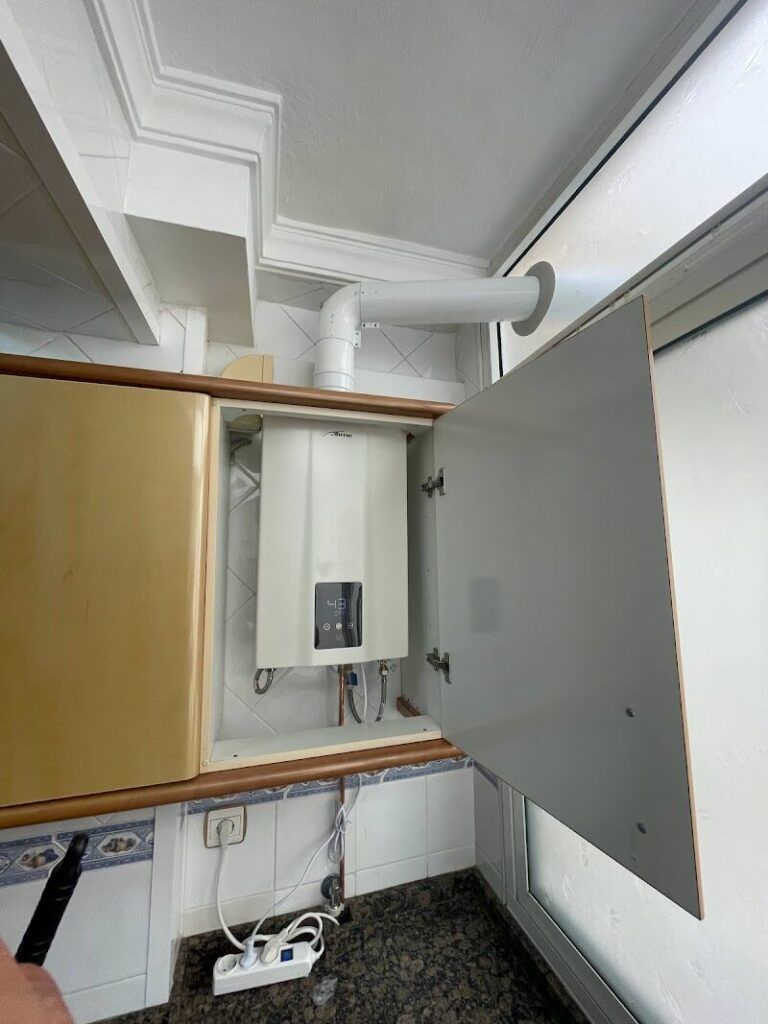 Imagen de Fontanero en Málaga. Plumbing – Calentadores, Termos de Gas y Atascos de Tuberías