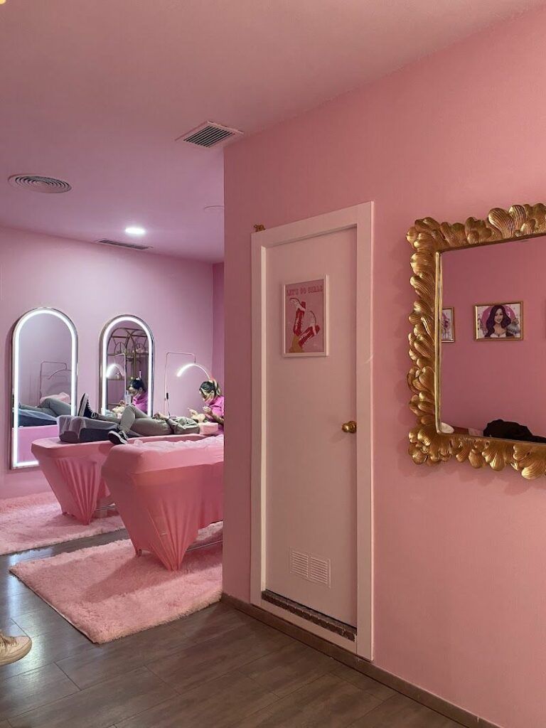 Imagen de Miradas Que Matan | Pestañas y Uñas | Micropigmentacion