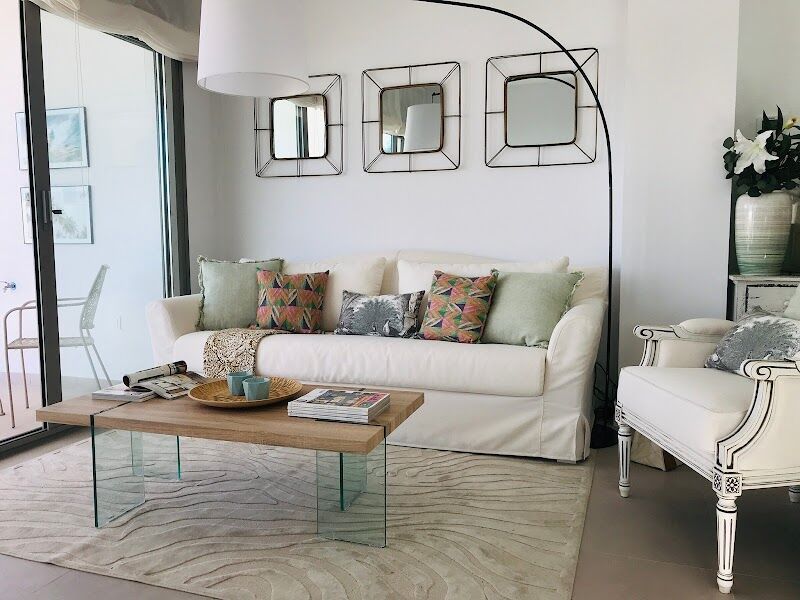 Imagen de Men In Blue Montaje, Transporte y Decoración