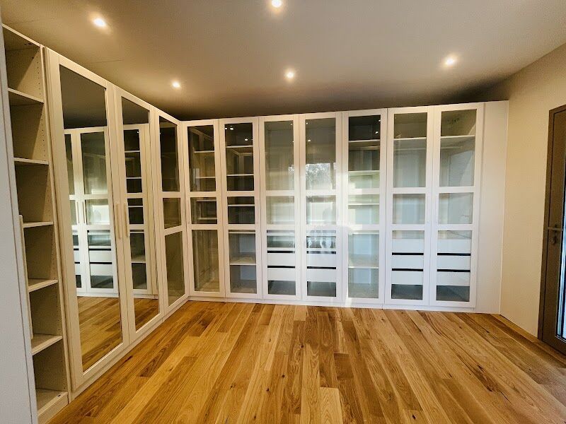 Imagen de Men In Blue Montaje, Transporte y Decoración