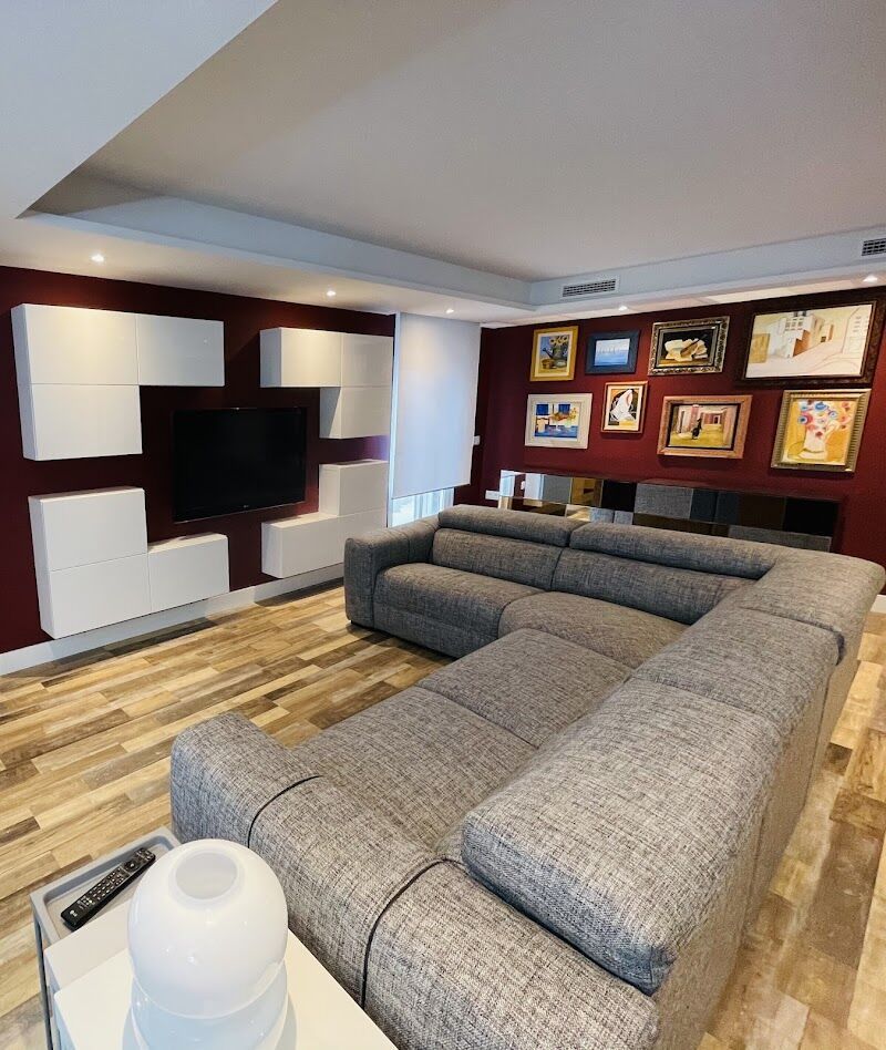 Imagen de Men In Blue Montaje, Transporte y Decoración