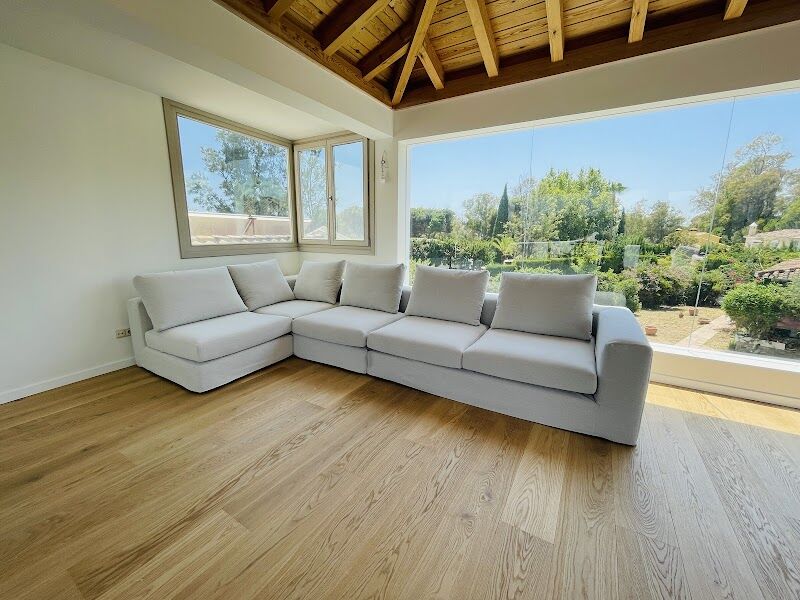 Imagen de Men In Blue Montaje, Transporte y Decoración