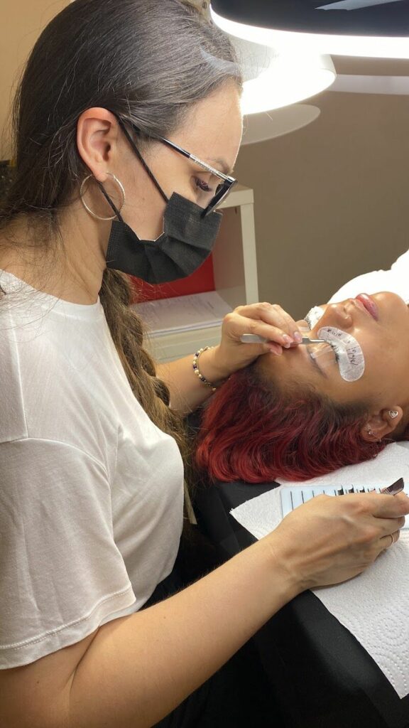 Imagen de Infinity Glamour | Extensiones de Pestañas | Micropigmentación | Cursos | Limpieza Facial