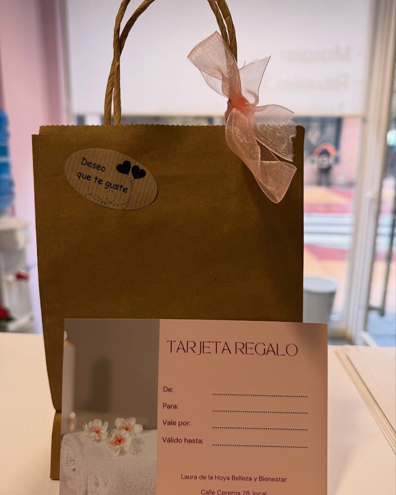 Imagen de Laura de la Hoya Belleza y Bienestar | Centro de Quiromasaje y Estética en Zaragoza