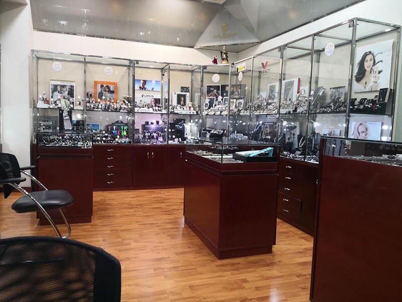 Imagen de Joyería Muñoz – Victor J. Muñoz – Alianzas, Relojes, Colgantes, Reparaciones de Joyas en el Centro de la Ciudad de Murcia